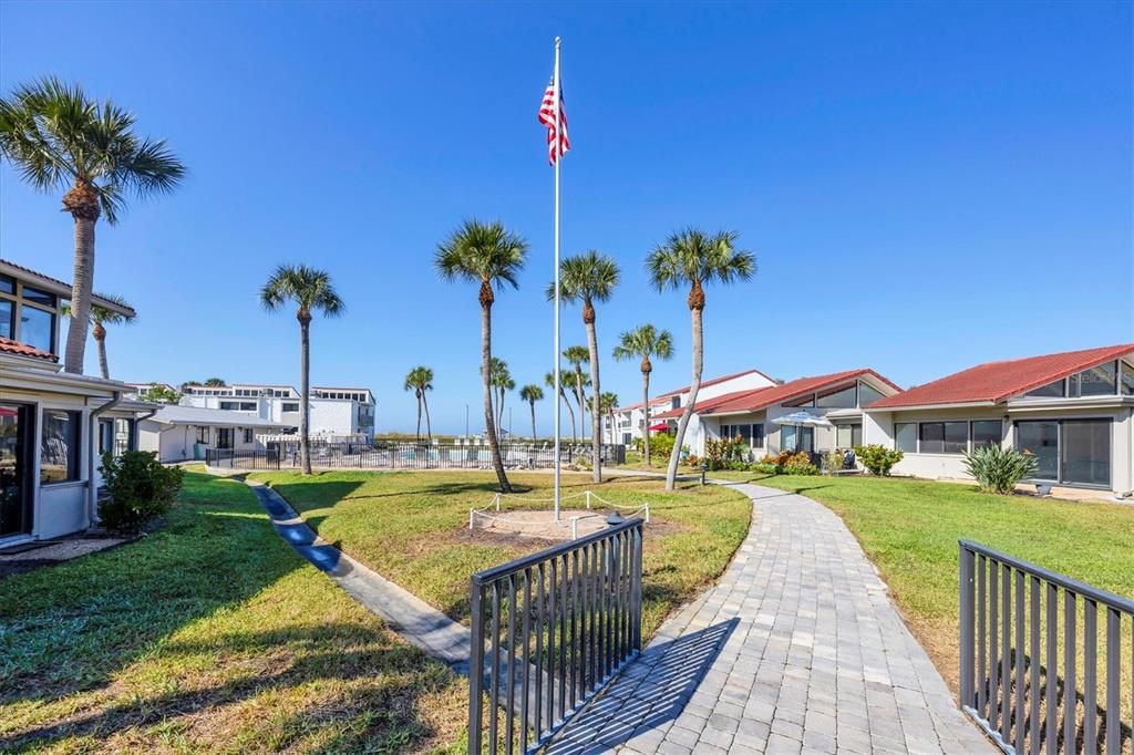 For Sale: $650,000 (2 beds, 2 baths, 1108 Square Feet)