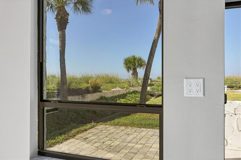 For Sale: $650,000 (2 beds, 2 baths, 1108 Square Feet)