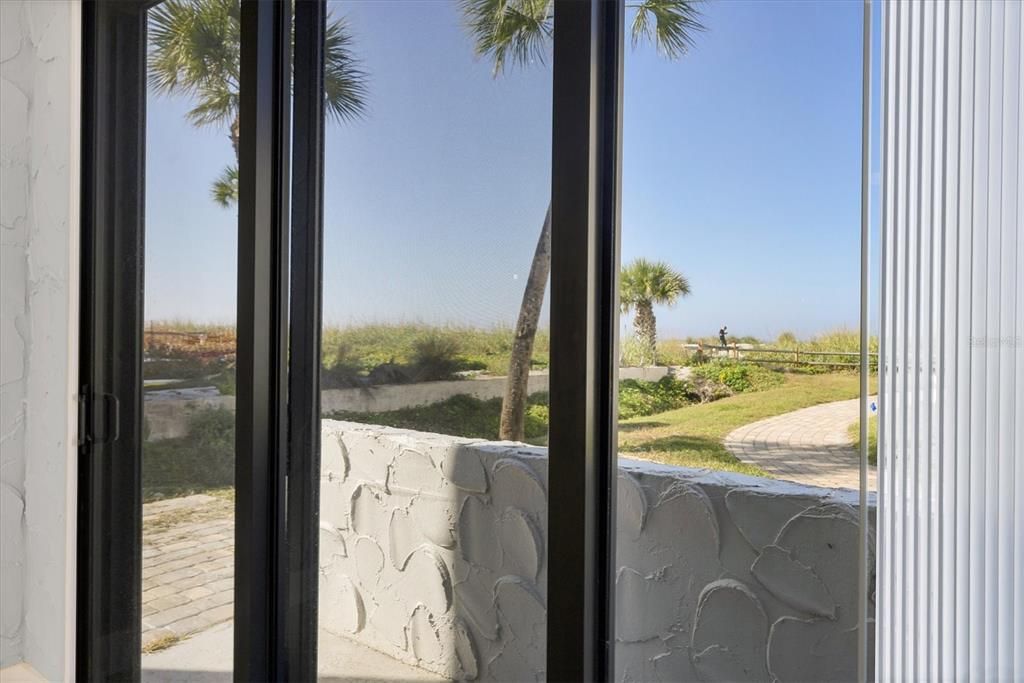 For Sale: $650,000 (2 beds, 2 baths, 1108 Square Feet)