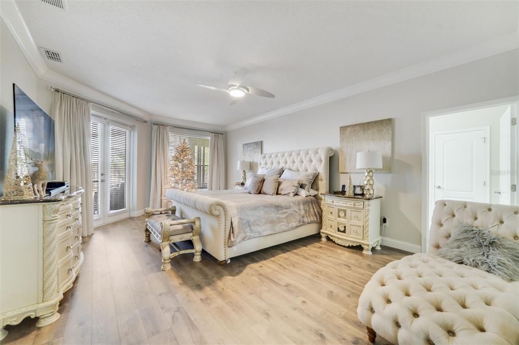 For Sale: $850,000 (5 beds, 5 baths, 3972 Square Feet)