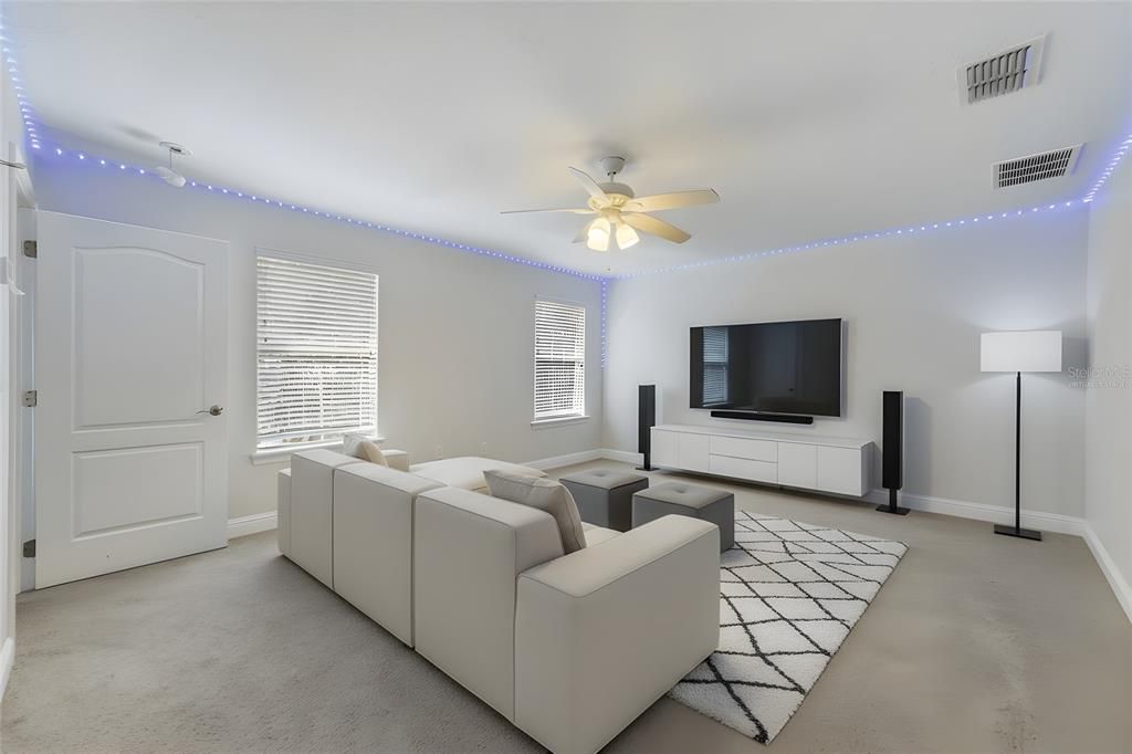 For Sale: $850,000 (5 beds, 5 baths, 3972 Square Feet)