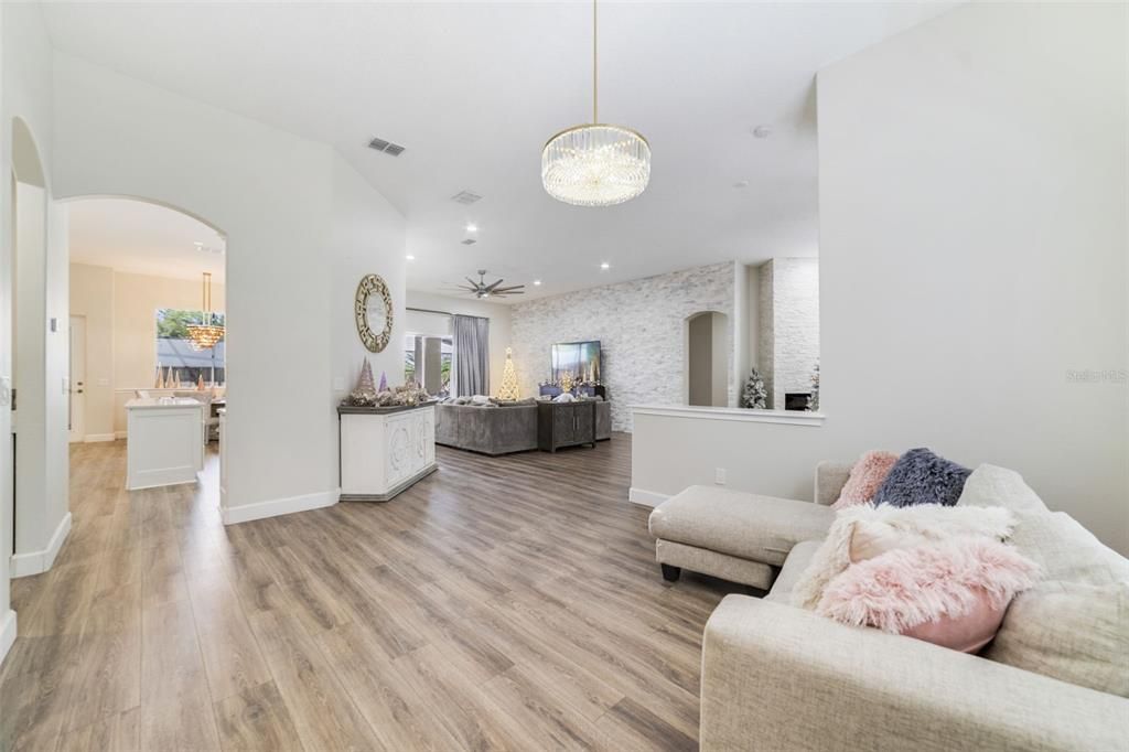 For Sale: $850,000 (5 beds, 5 baths, 3972 Square Feet)