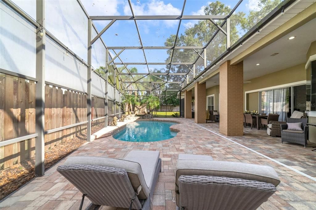 For Sale: $850,000 (5 beds, 5 baths, 3972 Square Feet)