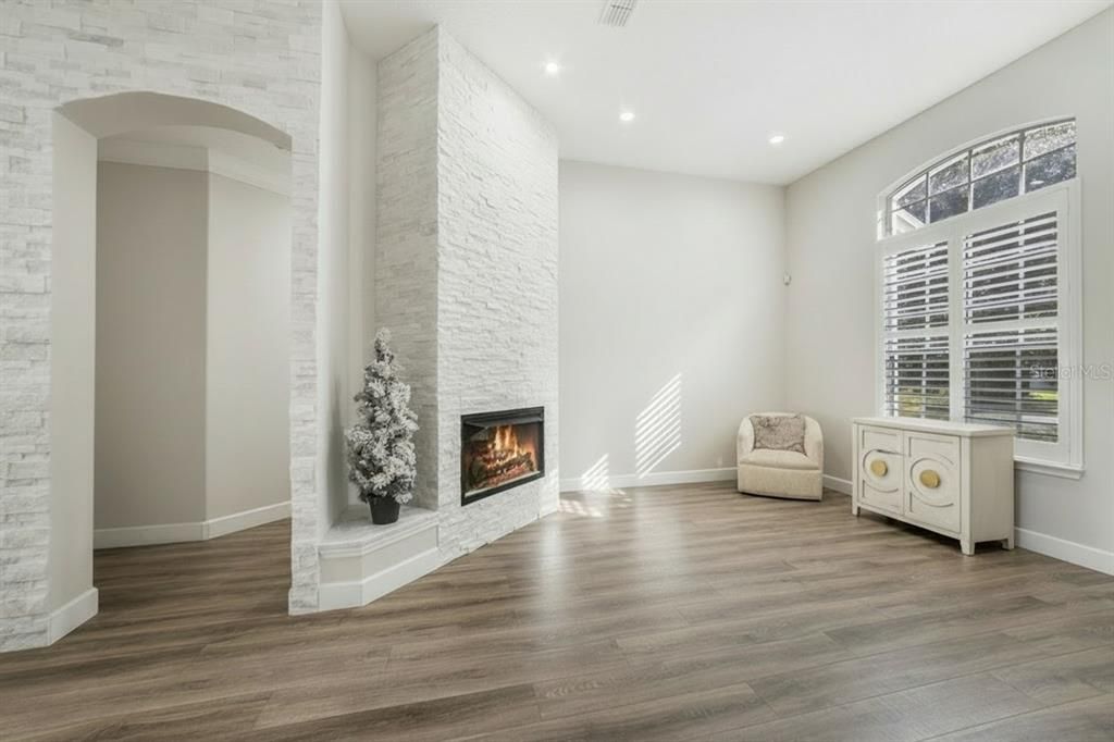 For Sale: $850,000 (5 beds, 5 baths, 3972 Square Feet)