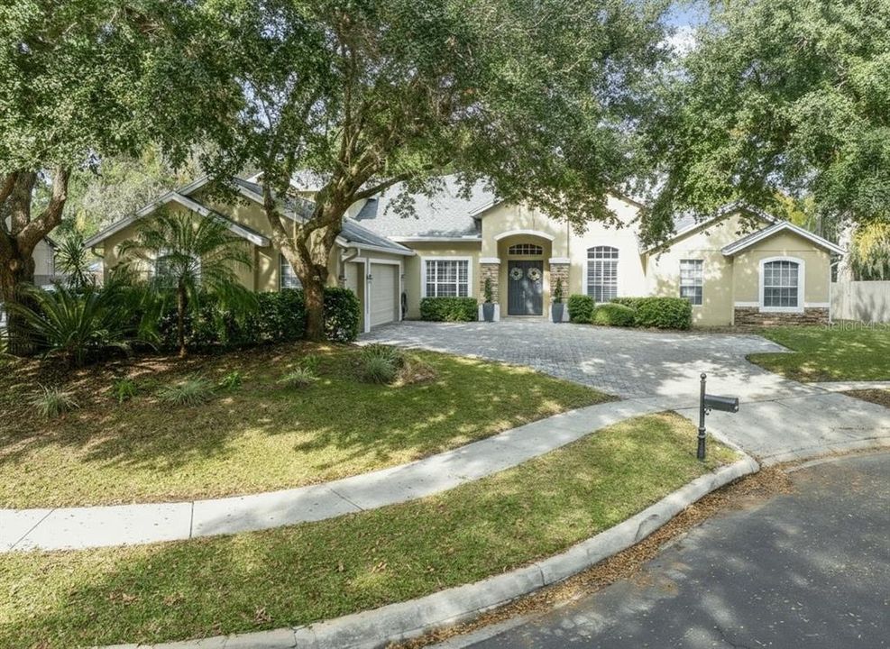 For Sale: $850,000 (5 beds, 5 baths, 3972 Square Feet)