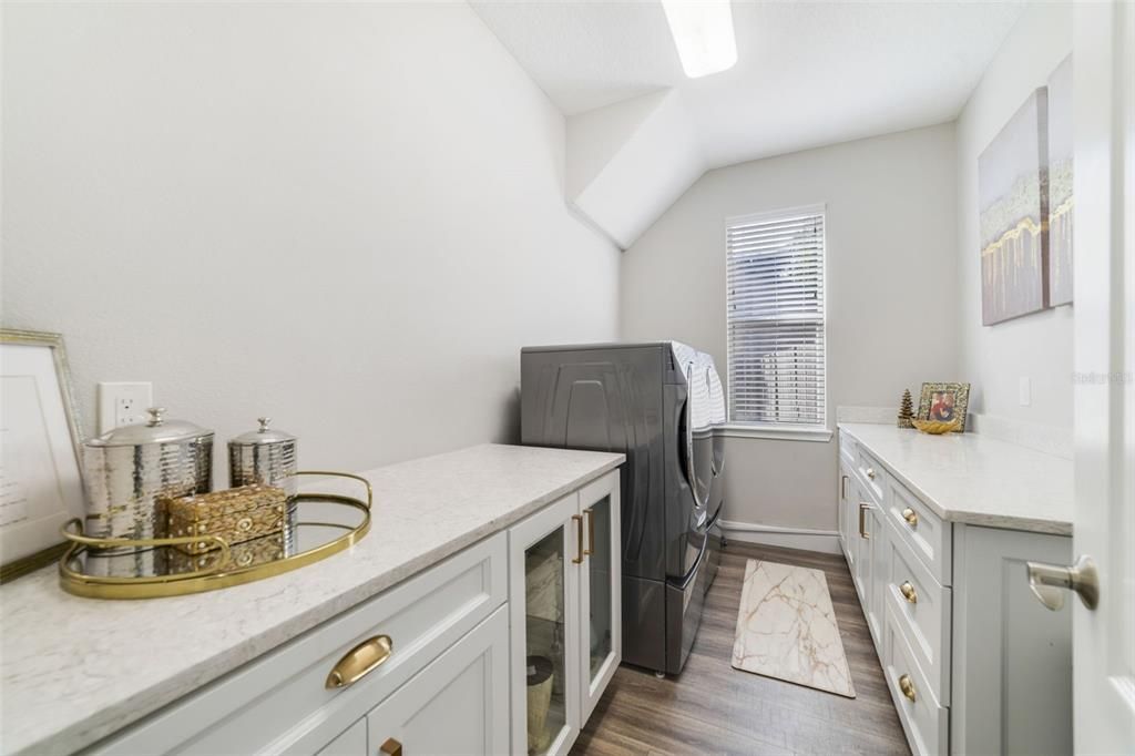 For Sale: $850,000 (5 beds, 5 baths, 3972 Square Feet)