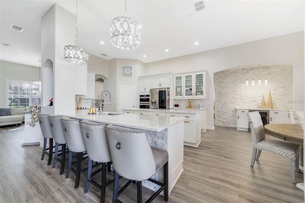 For Sale: $850,000 (5 beds, 5 baths, 3972 Square Feet)