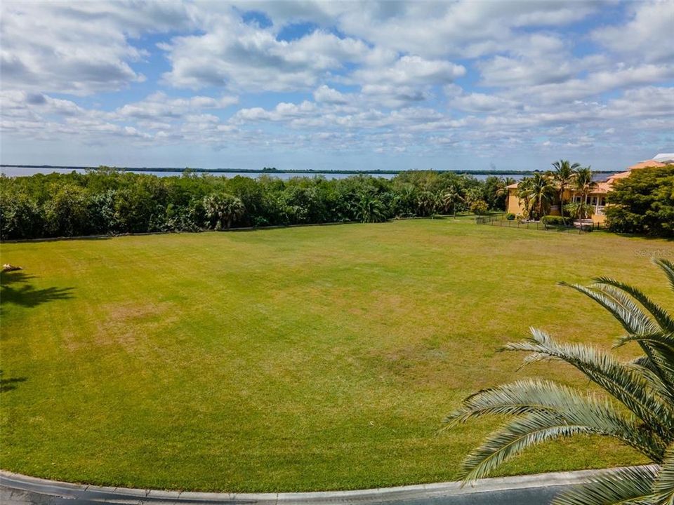 En Venta: $169,000 (0.72 acres)