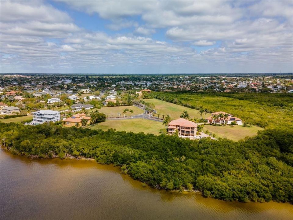 En Venta: $169,000 (0.72 acres)