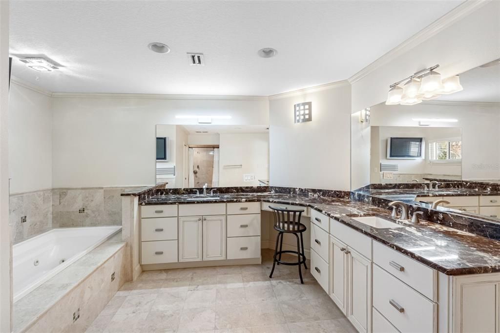 待售: $1,450,000 (4 贝兹, 2 浴室, 3704 平方英尺)