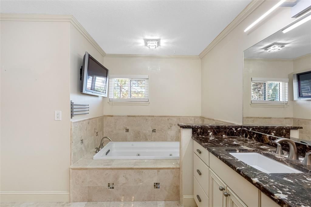 待售: $1,450,000 (4 贝兹, 2 浴室, 3704 平方英尺)