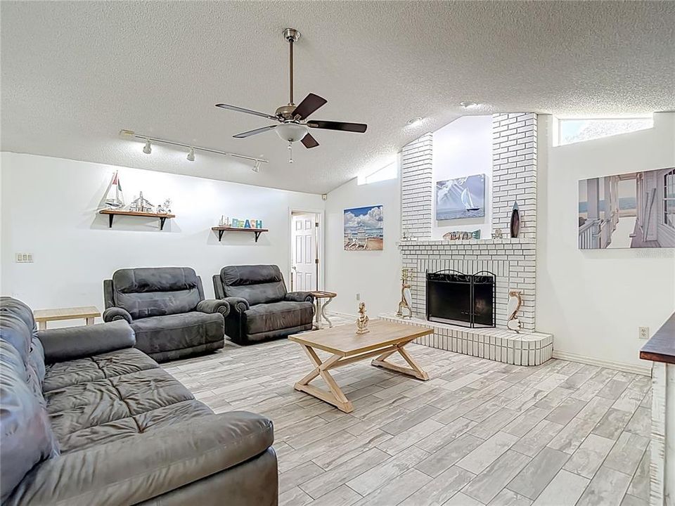 En Venta: $534,900 (4 camas, 2 baños, 2534 Pies cuadrados)