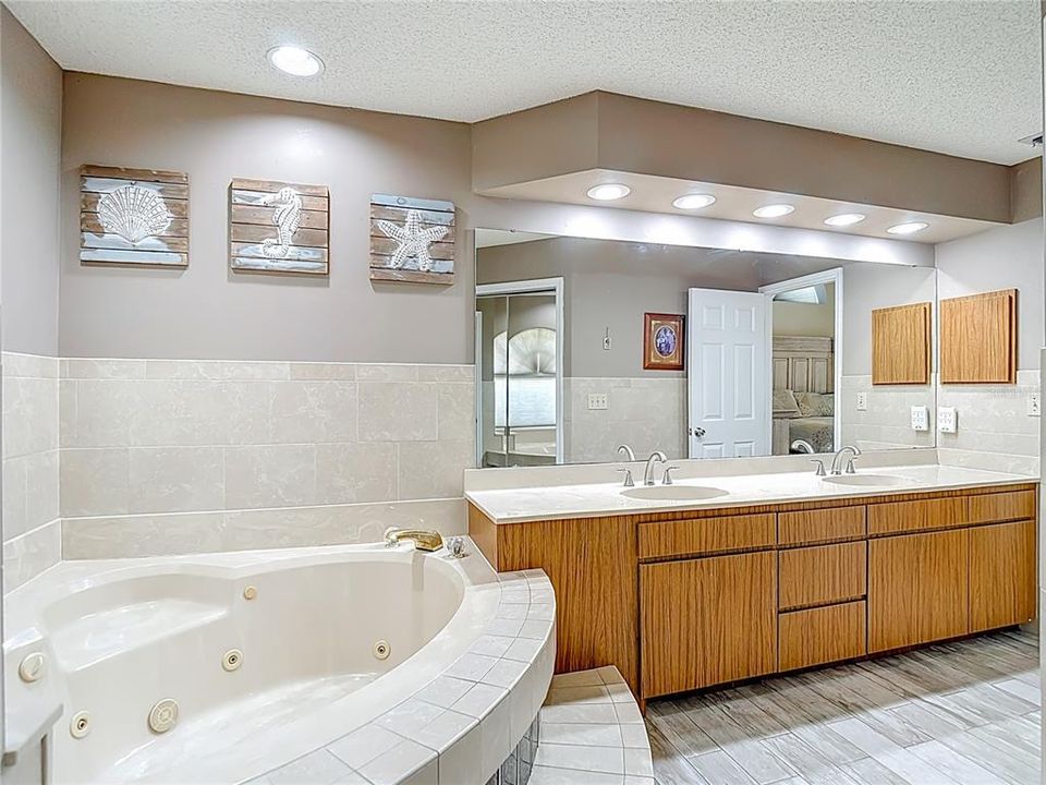 En Venta: $534,900 (4 camas, 2 baños, 2534 Pies cuadrados)