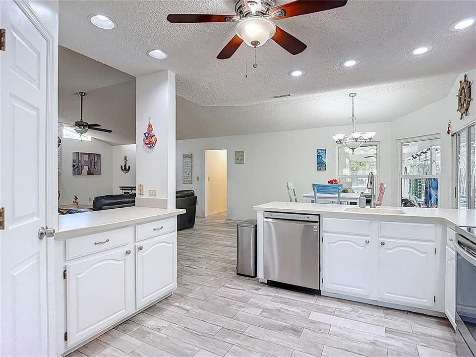 En Venta: $534,900 (4 camas, 2 baños, 2534 Pies cuadrados)