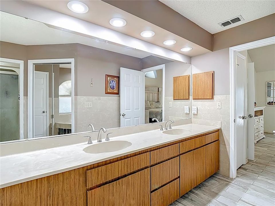 En Venta: $534,900 (4 camas, 2 baños, 2534 Pies cuadrados)