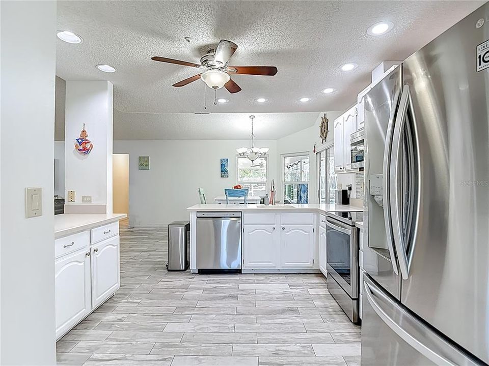 En Venta: $534,900 (4 camas, 2 baños, 2534 Pies cuadrados)