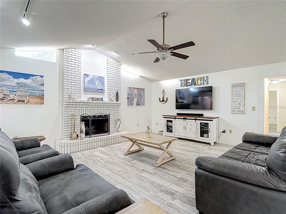 En Venta: $534,900 (4 camas, 2 baños, 2534 Pies cuadrados)