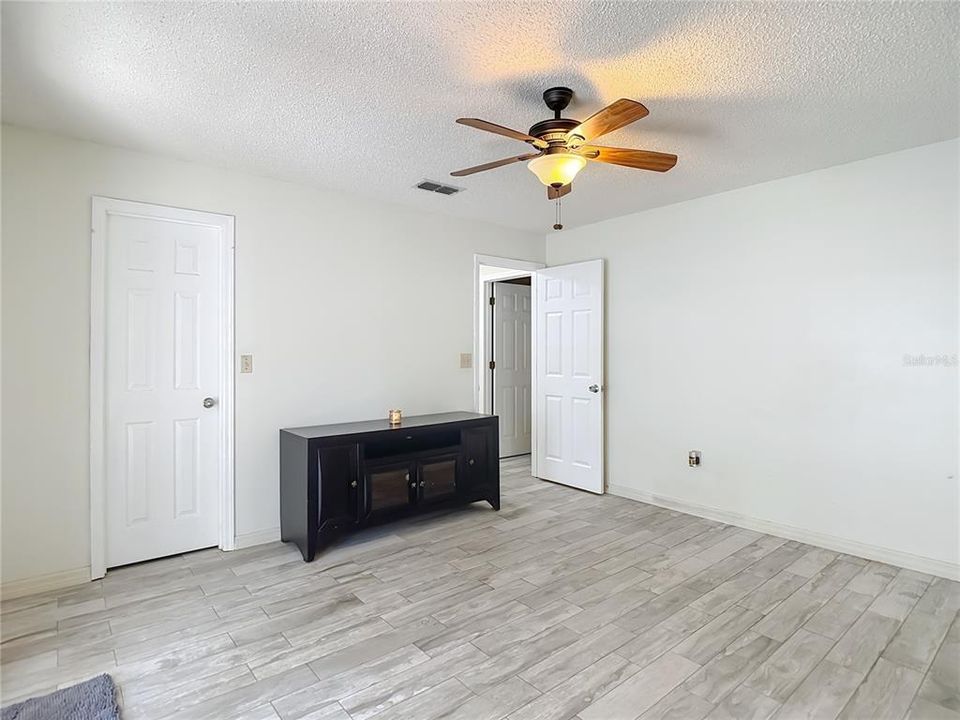 En Venta: $534,900 (4 camas, 2 baños, 2534 Pies cuadrados)