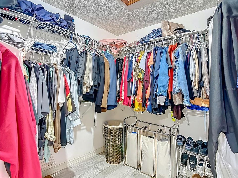 En Venta: $534,900 (4 camas, 2 baños, 2534 Pies cuadrados)