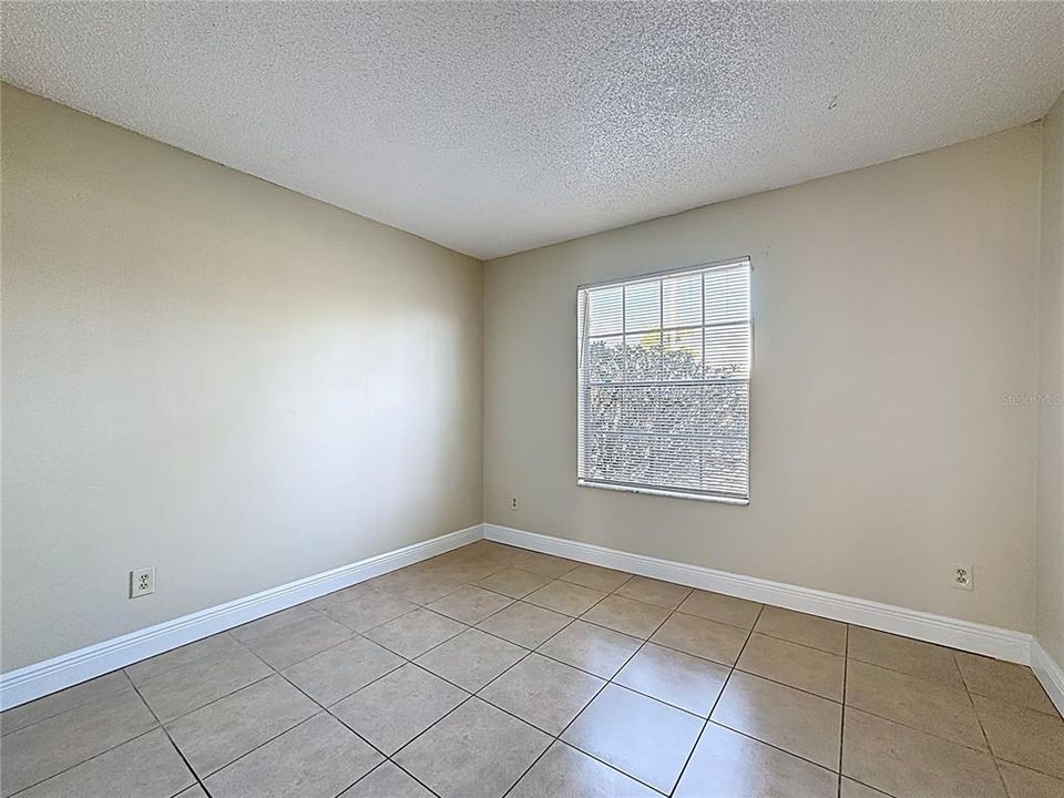 合同活跃: $200,000 (2 贝兹, 2 浴室, 936 平方英尺)