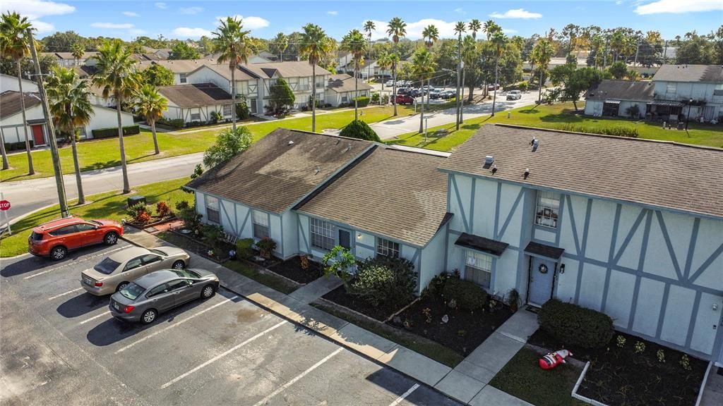 合同活跃: $200,000 (2 贝兹, 2 浴室, 936 平方英尺)