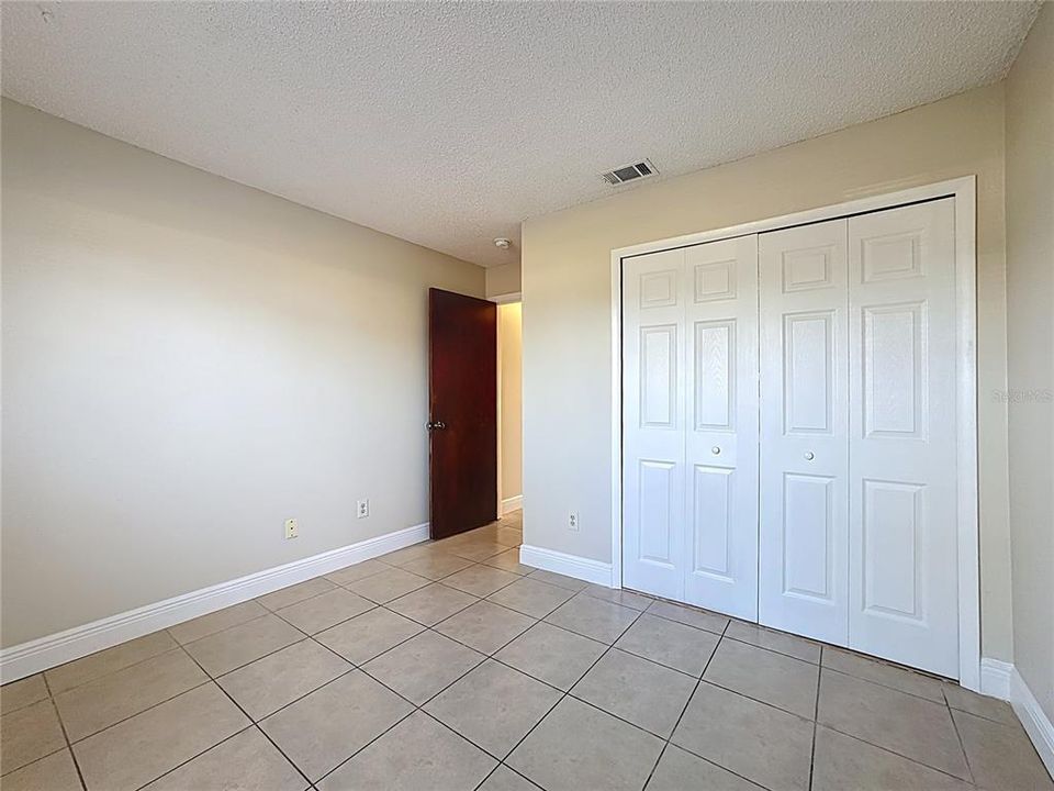 合同活跃: $200,000 (2 贝兹, 2 浴室, 936 平方英尺)