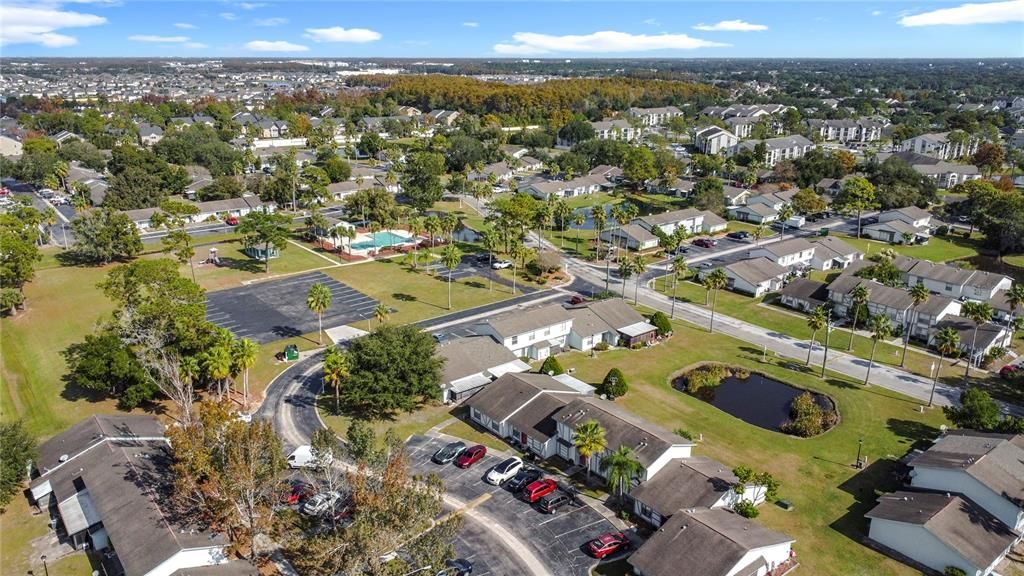 合同活跃: $200,000 (2 贝兹, 2 浴室, 936 平方英尺)