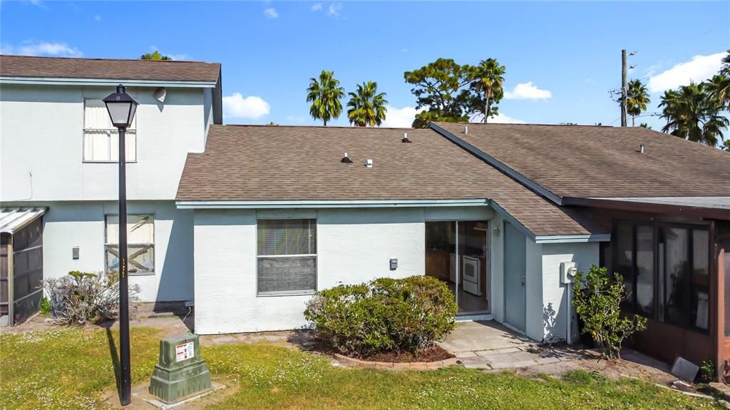 合同活跃: $200,000 (2 贝兹, 2 浴室, 936 平方英尺)