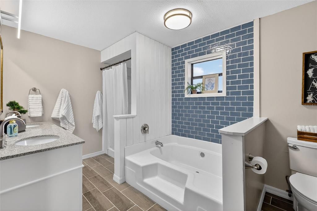 На продажу: $374,900 (4 спален, 2 ванн, 1920 Квадратных фут)