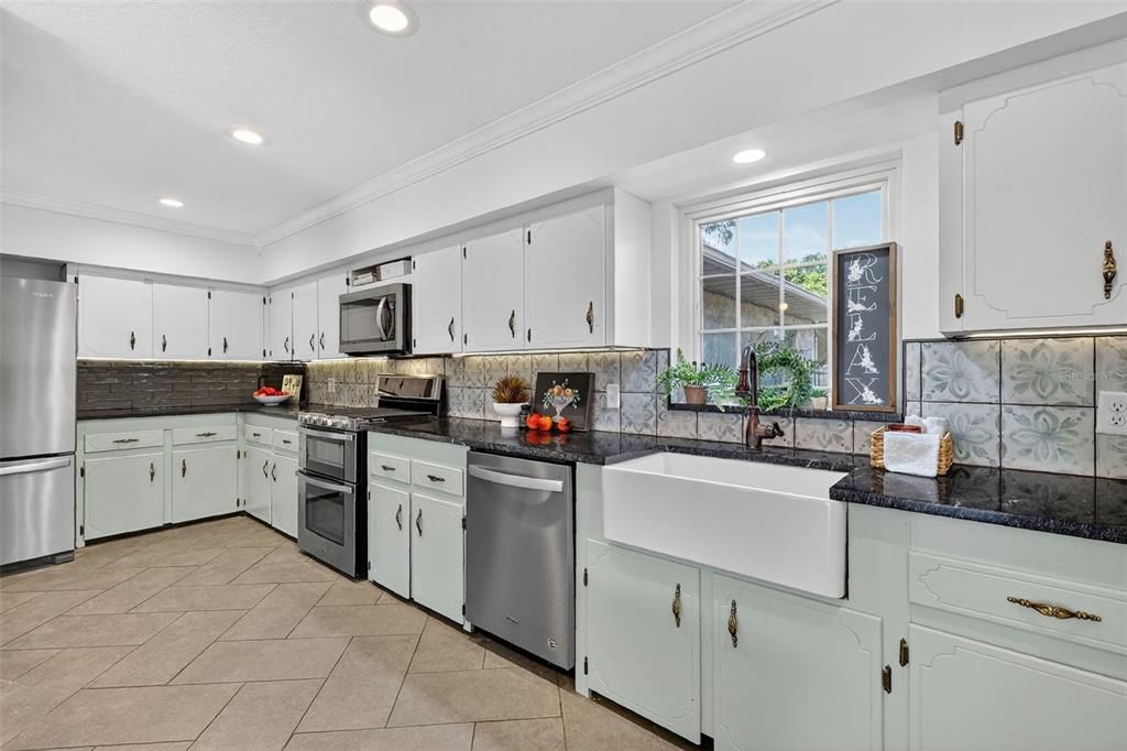 На продажу: $374,900 (4 спален, 2 ванн, 1920 Квадратных фут)