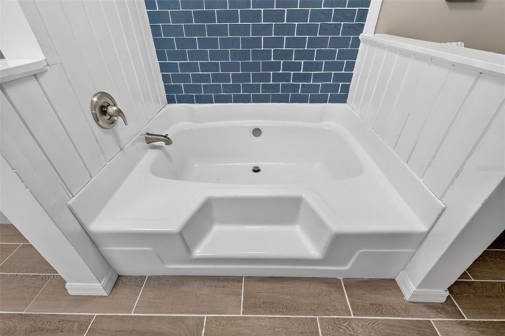 На продажу: $374,900 (4 спален, 2 ванн, 1920 Квадратных фут)