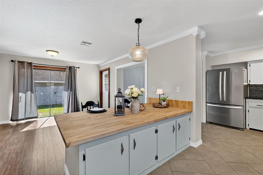 На продажу: $374,900 (4 спален, 2 ванн, 1920 Квадратных фут)