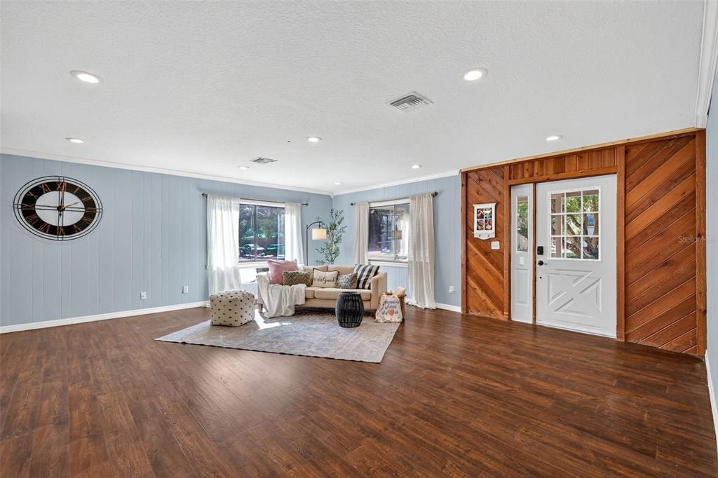 На продажу: $374,900 (4 спален, 2 ванн, 1920 Квадратных фут)