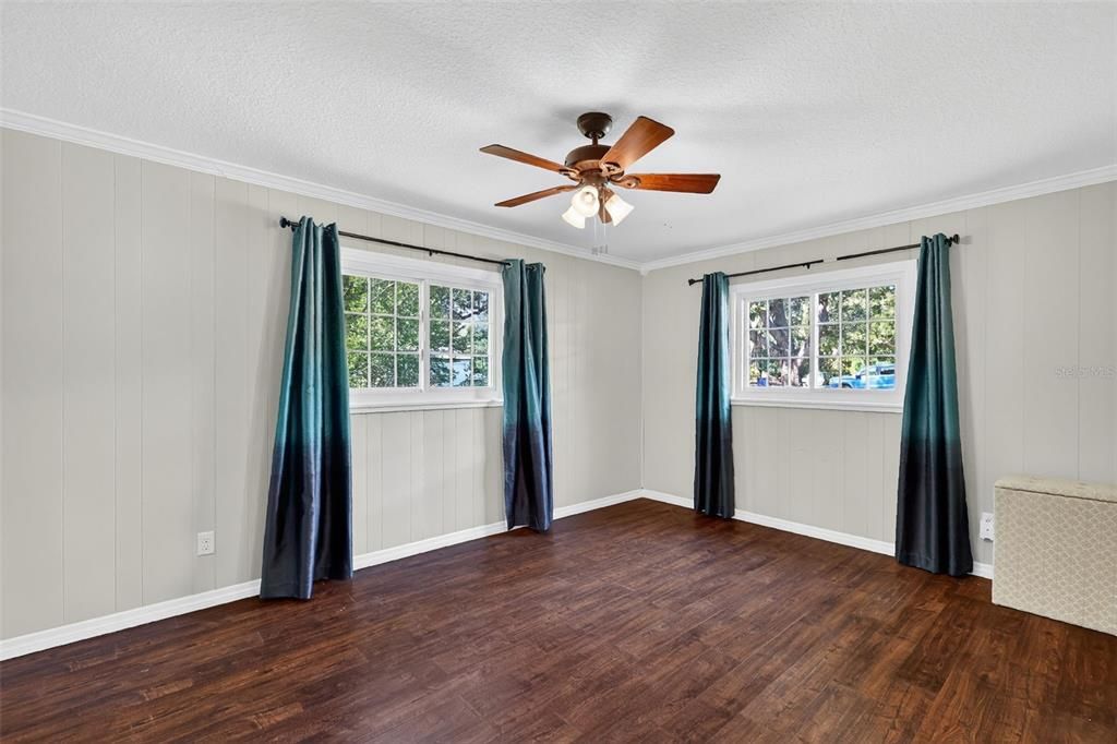 На продажу: $374,900 (4 спален, 2 ванн, 1920 Квадратных фут)