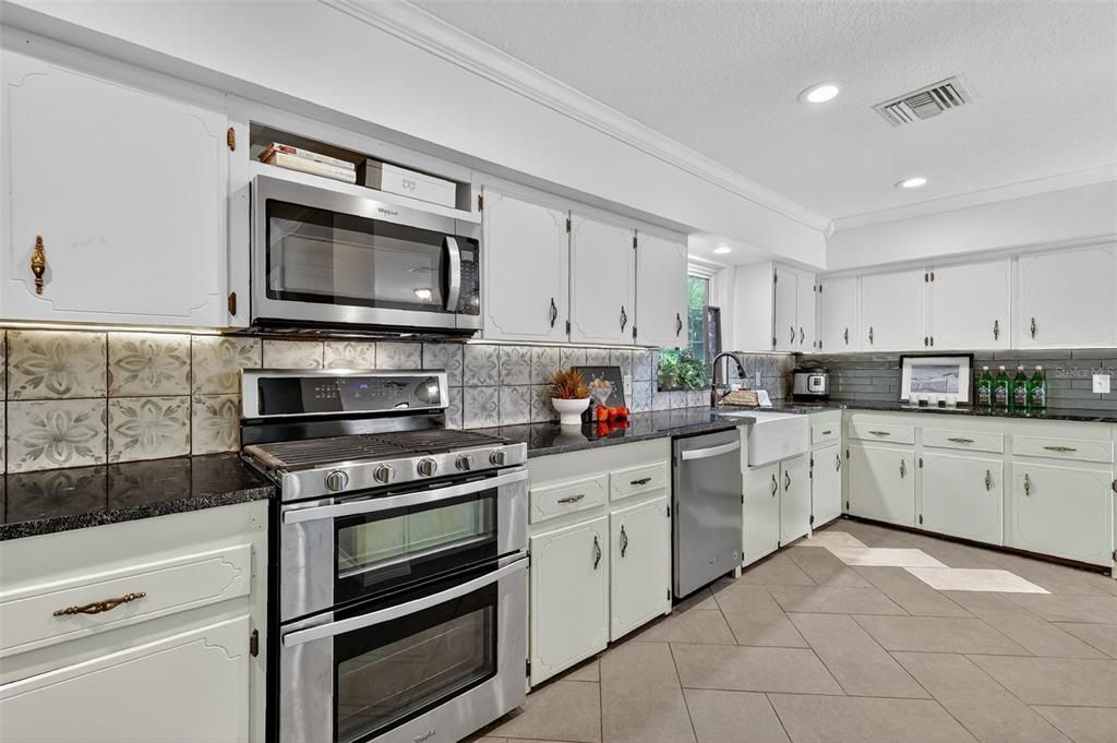 На продажу: $374,900 (4 спален, 2 ванн, 1920 Квадратных фут)