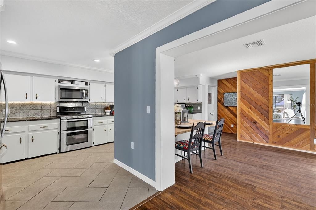 На продажу: $374,900 (4 спален, 2 ванн, 1920 Квадратных фут)