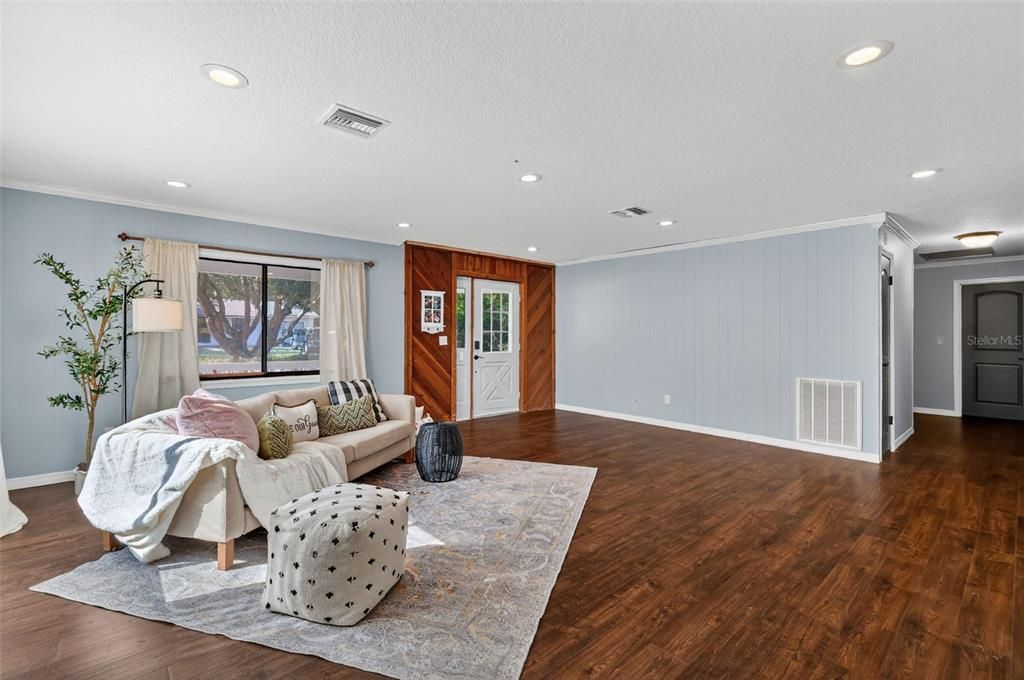 На продажу: $374,900 (4 спален, 2 ванн, 1920 Квадратных фут)