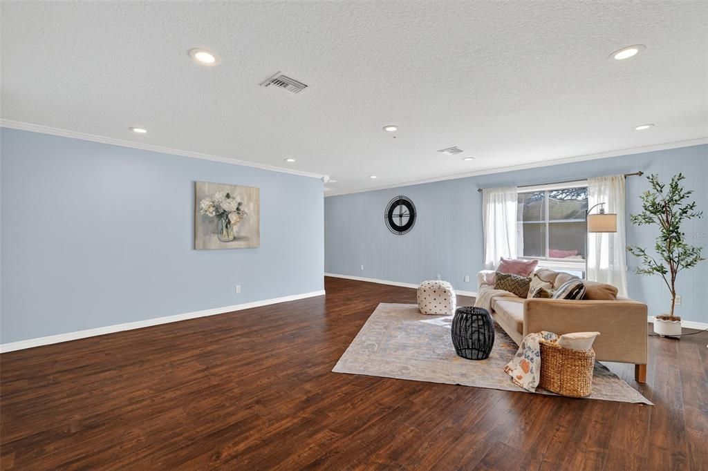 На продажу: $374,900 (4 спален, 2 ванн, 1920 Квадратных фут)