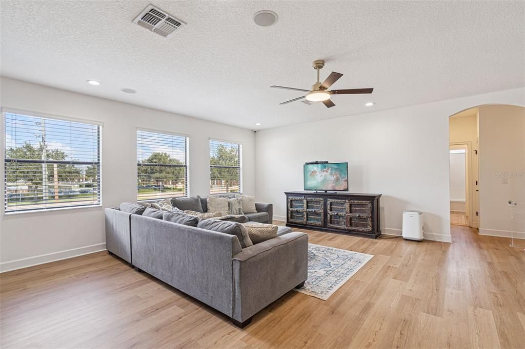 For Sale: $1,379,990 (6 beds, 4 baths, 5051 Square Feet)