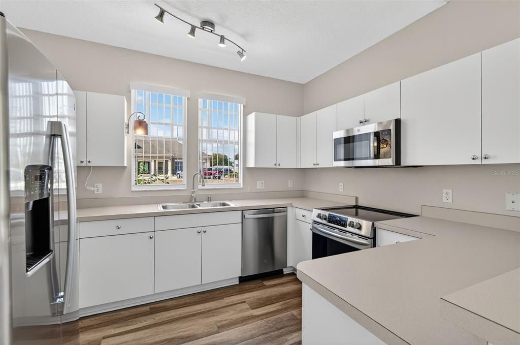 На продажу: $239,900 (3 спален, 2 ванн, 1146 Квадратных фут)