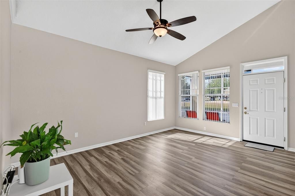 На продажу: $239,900 (3 спален, 2 ванн, 1146 Квадратных фут)