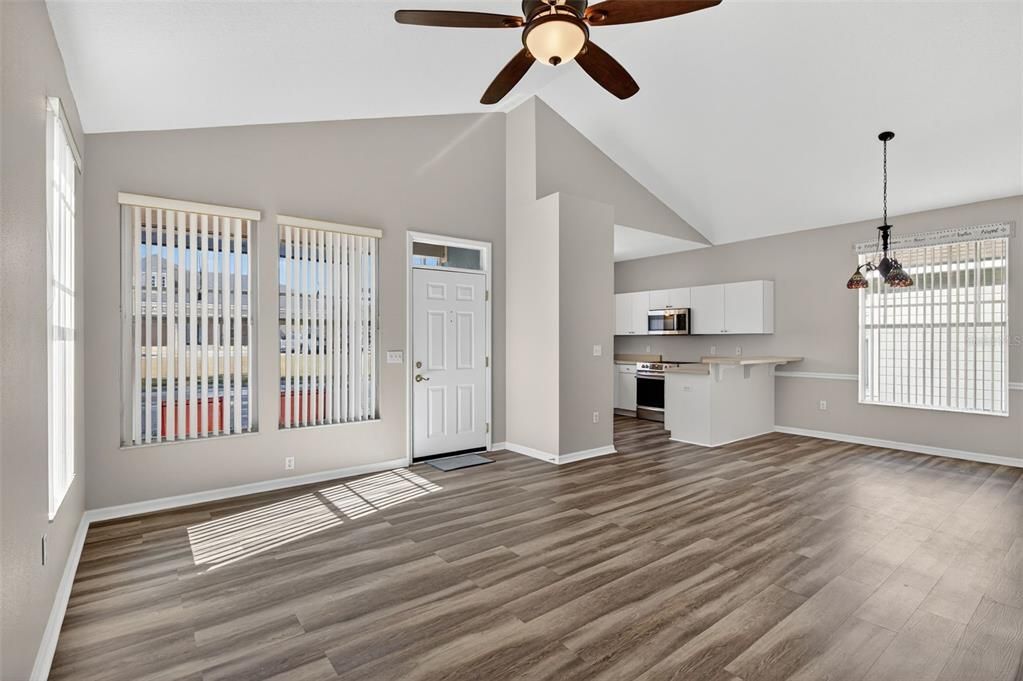 На продажу: $239,900 (3 спален, 2 ванн, 1146 Квадратных фут)