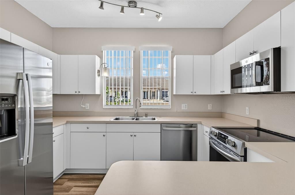 На продажу: $239,900 (3 спален, 2 ванн, 1146 Квадратных фут)