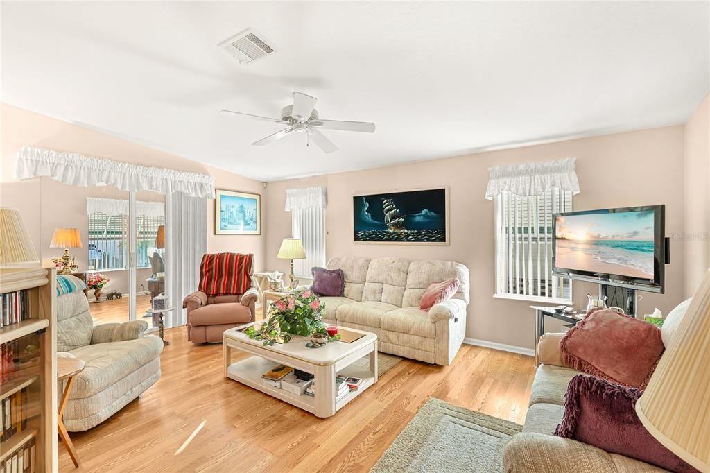 待售: $197,500 (2 贝兹, 2 浴室, 1436 平方英尺)