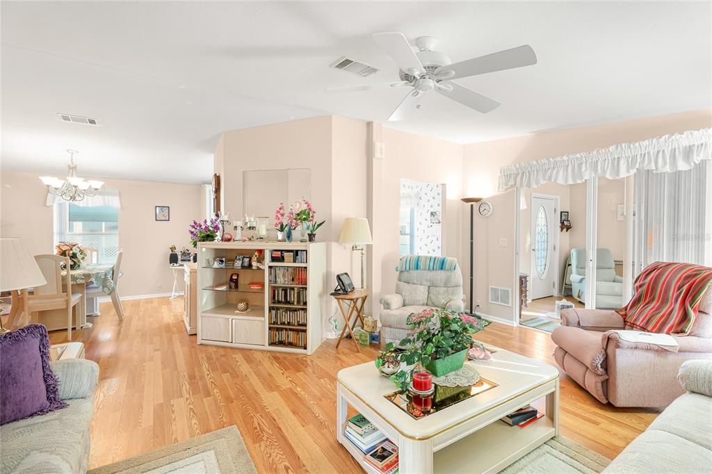 待售: $197,500 (2 贝兹, 2 浴室, 1436 平方英尺)