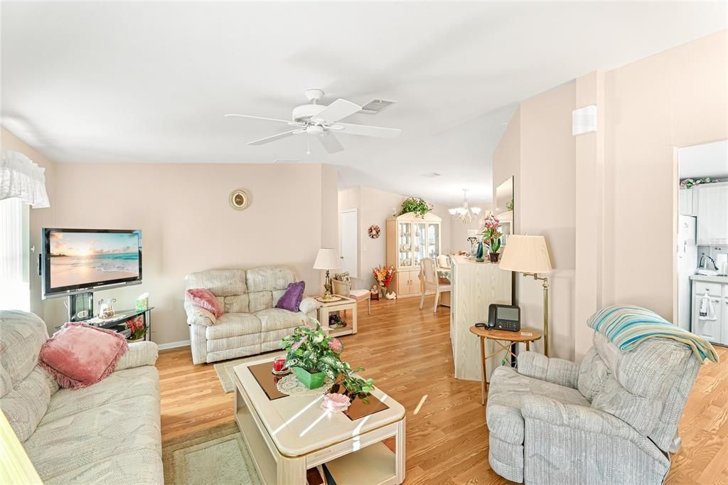 待售: $197,500 (2 贝兹, 2 浴室, 1436 平方英尺)