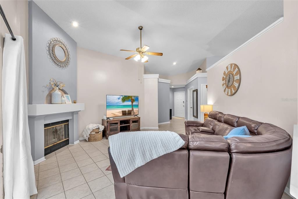 For Sale: $339,000 (3 beds, 2 baths, 1433 Square Feet)