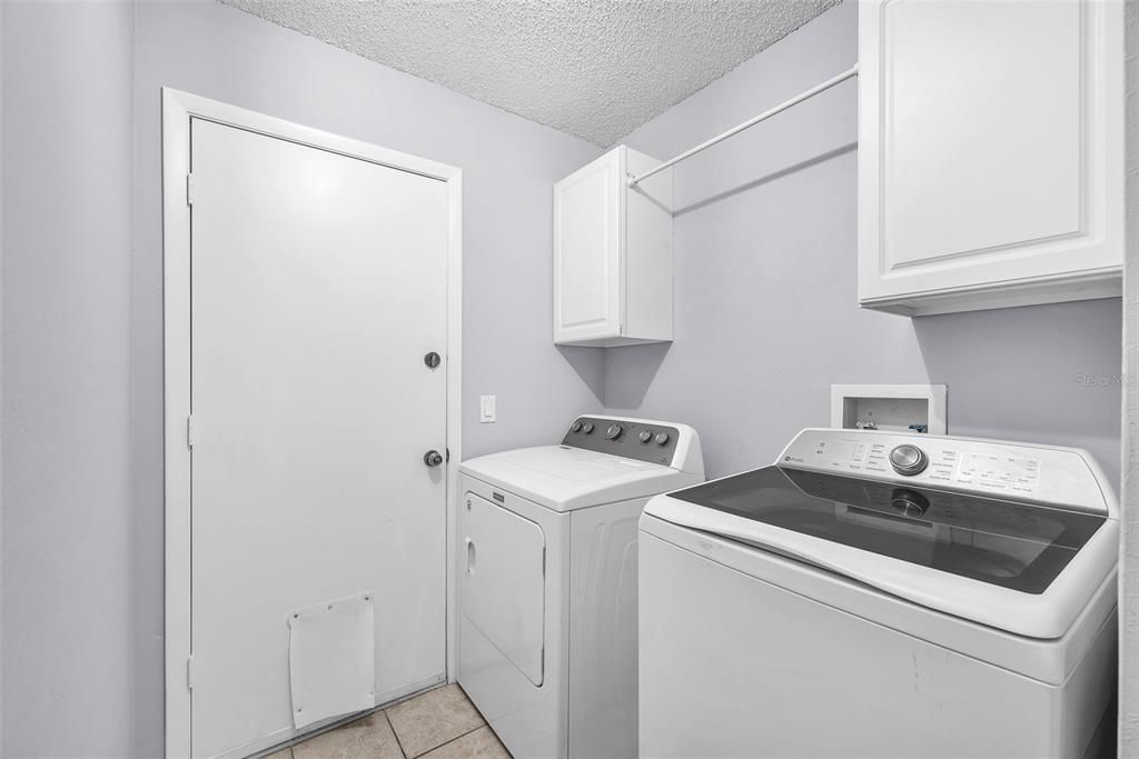 For Sale: $339,000 (3 beds, 2 baths, 1433 Square Feet)