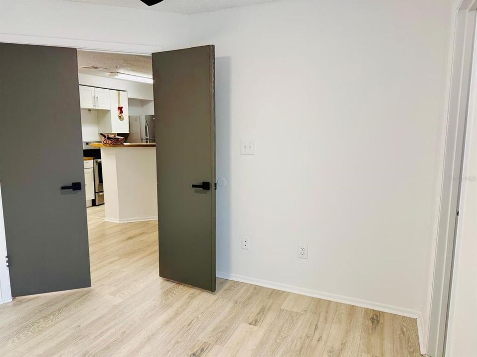 待售: $150,000 (2 贝兹, 1 浴室, 912 平方英尺)