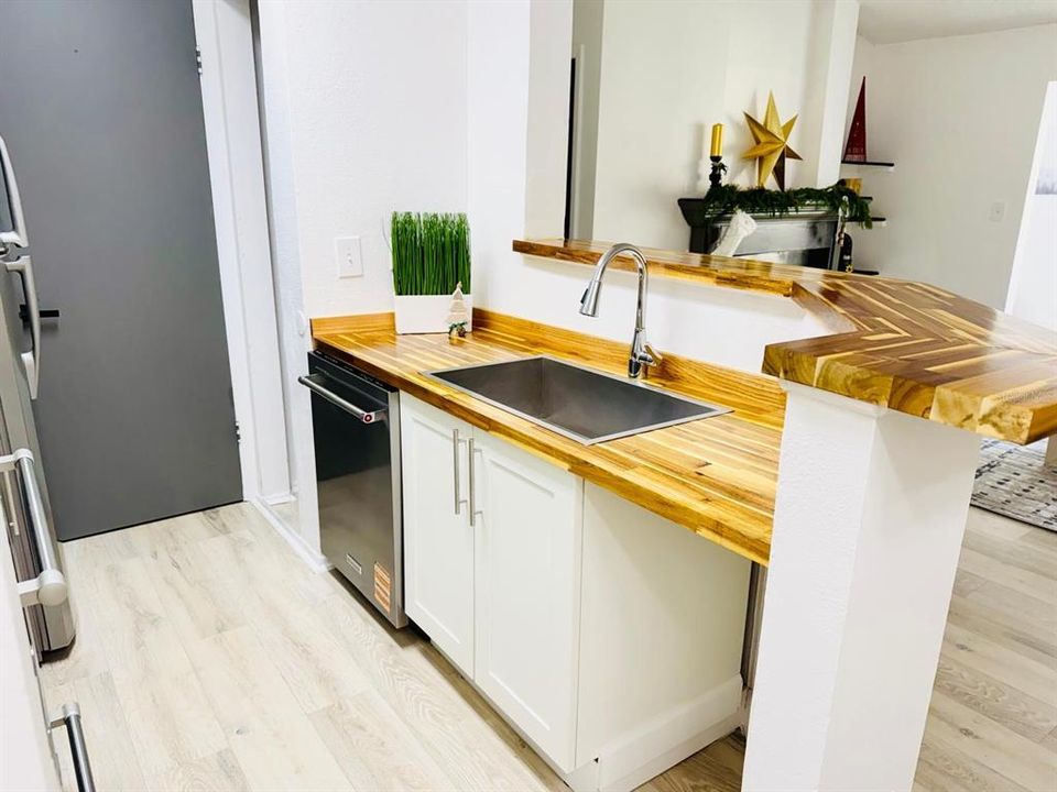 待售: $150,000 (2 贝兹, 1 浴室, 912 平方英尺)